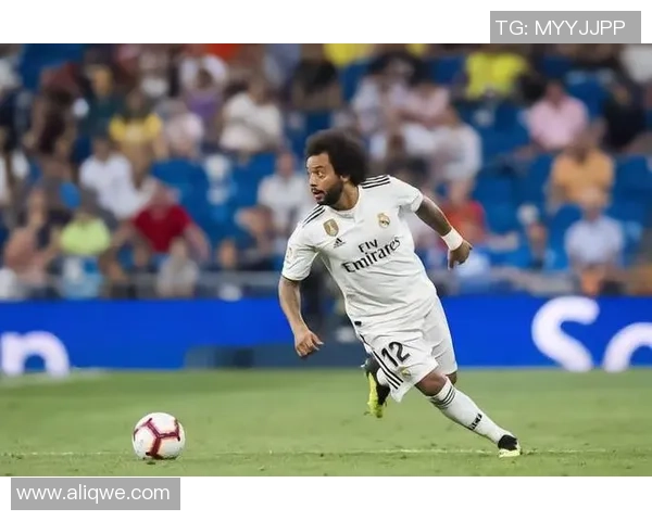 全球十大足球十号球星盘点 各时代传奇巨星的巅峰时刻与荣耀之路