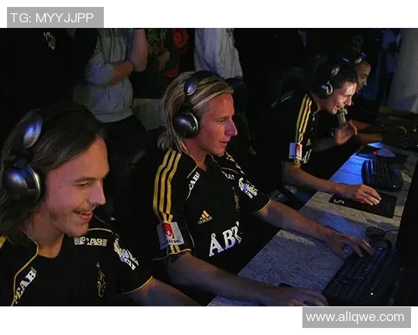 足球球星挑战CS世界竞技赛场 展现全新战术与团队协作精神 足球球星挑战CS世界竞技赛场 展现全新战术与团队协作精神