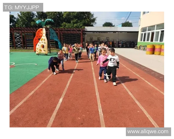 《从街头到球场:一个足球星探的梦想与挑战》 《从街头到球场:一个足球星探的梦想与挑战》