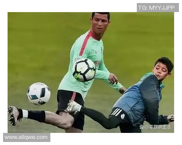 足球场上父子传承的传奇时刻:那些并肩作战的父子球星故事 足球场上父子传承的传奇时刻:那些并肩作战的父子球星故事